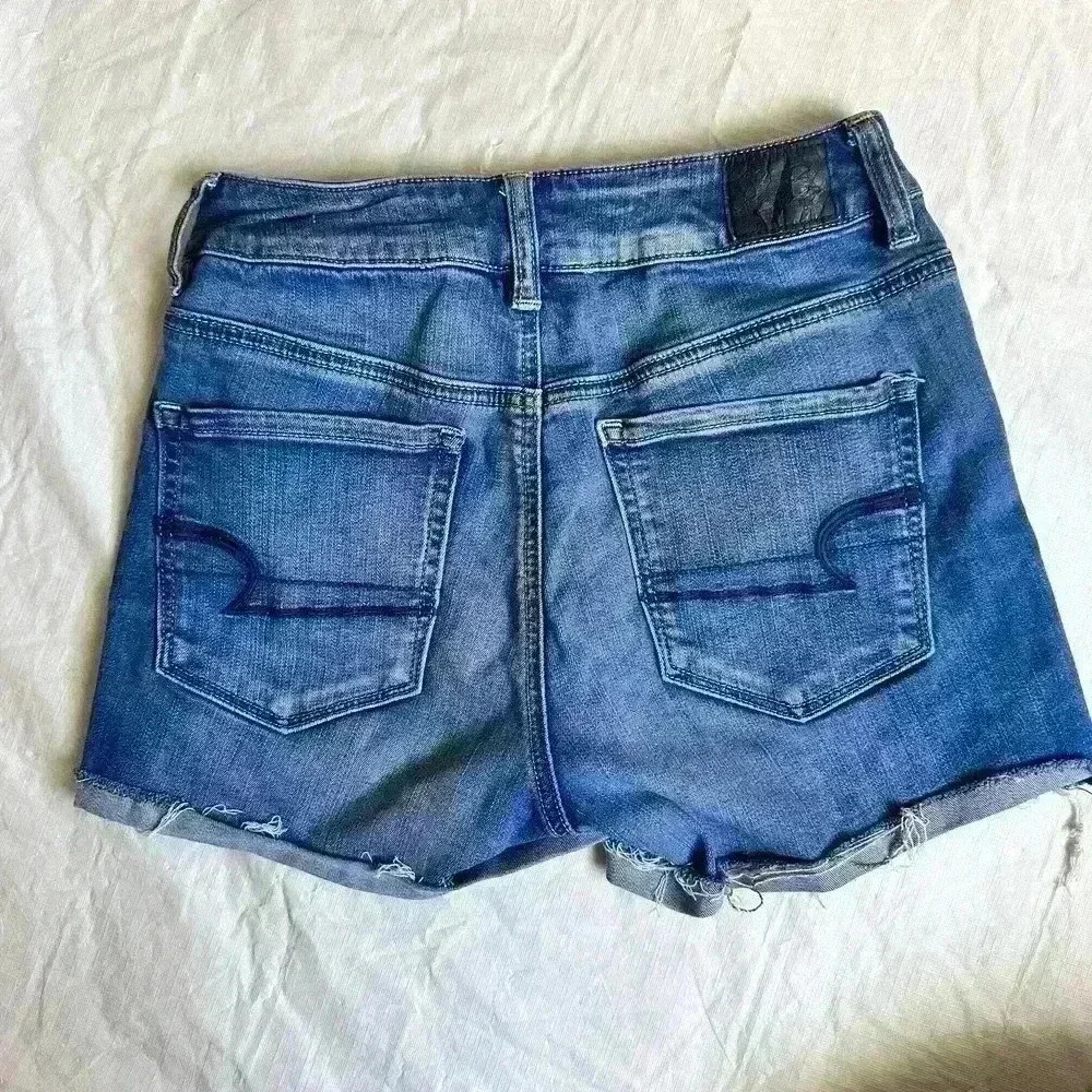 American Eagle Super Stretch Hi-Rise Shortie Denim Raw Hem Cuffed Shorts Size 0 - Picture 5 of 8